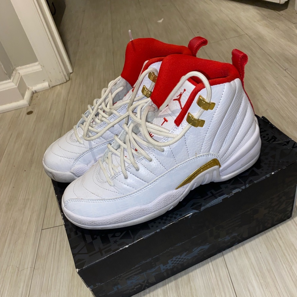 White University Red Retro 12